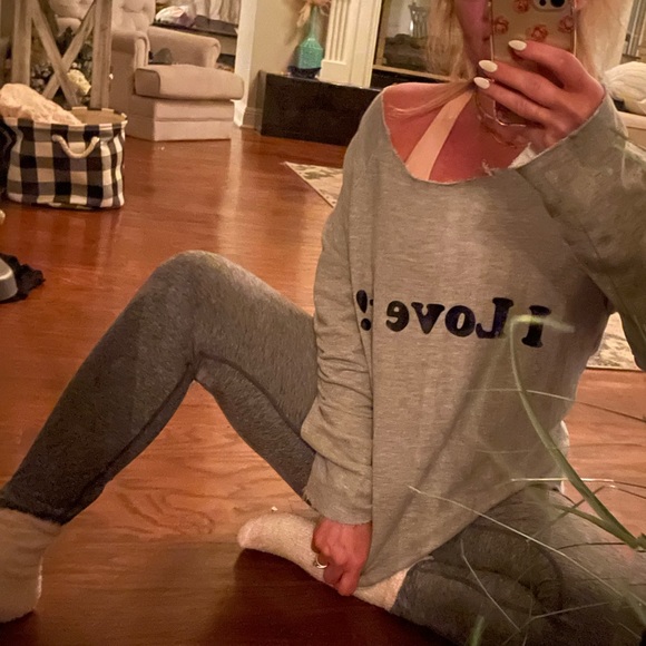 WILDFOX Oversized Sweatshirt - Picture 6 of 7